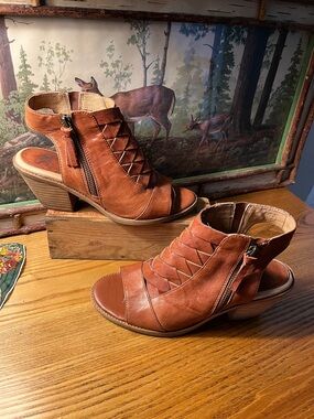 Sofft Open-Toe Leather Sandal Bootie - Tan